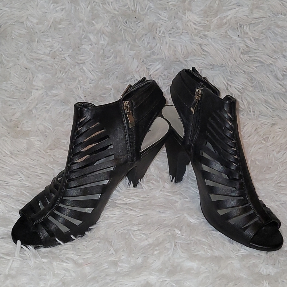 Heels - Picture 2 of 2